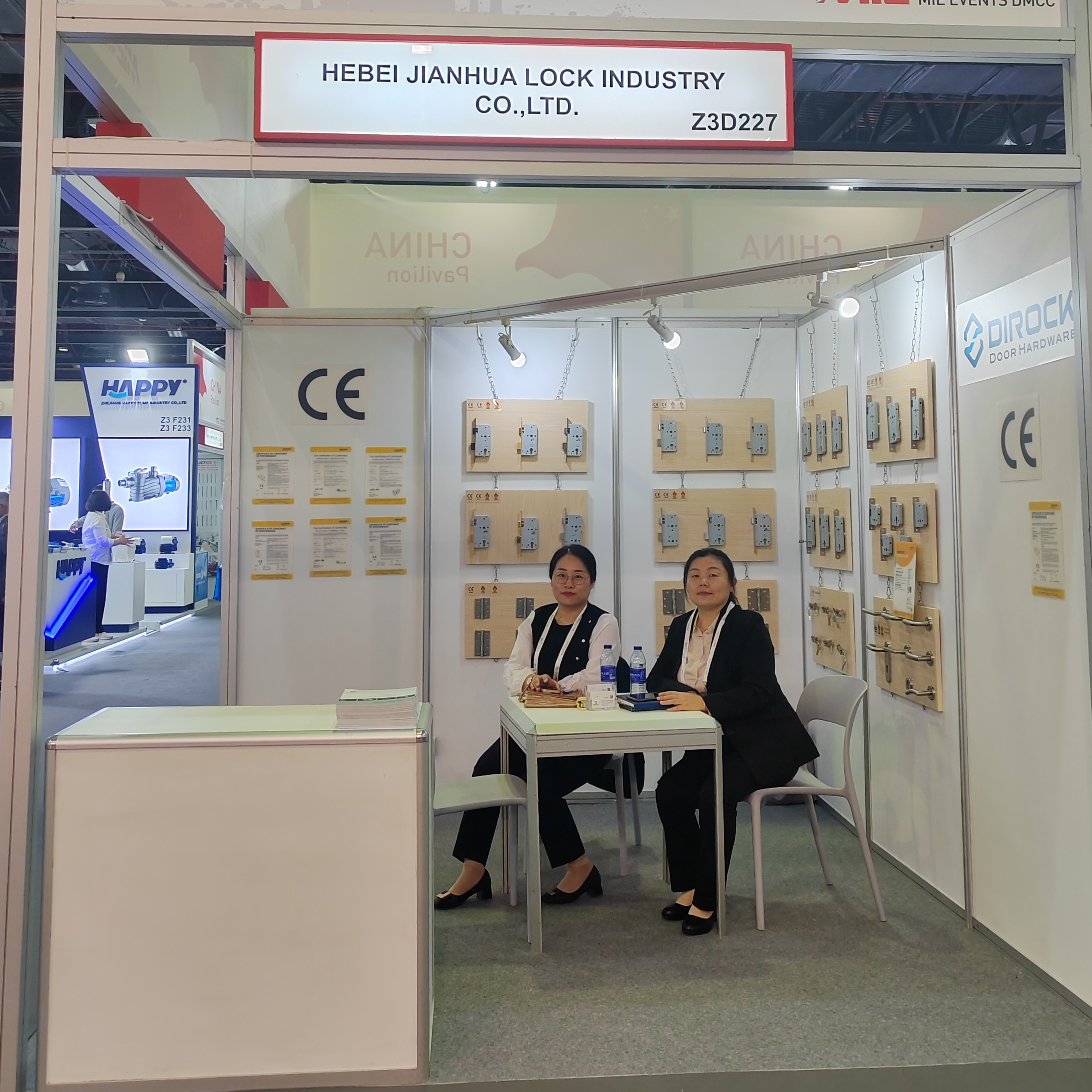 Professional staff waiting for you Staf profesional menunggu Anda