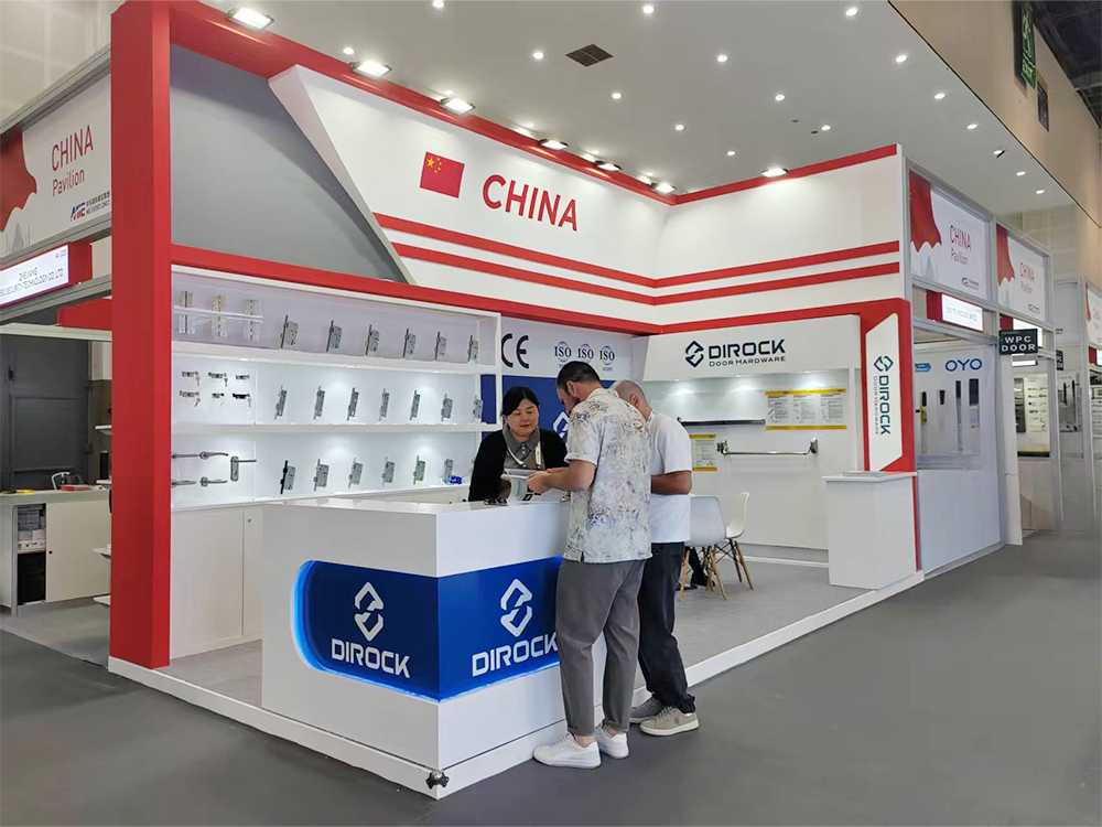 DIROCK Engaging with Customers at Big 5 Global DIROCK Berinteraksi dengan Pelanggan di 5 Besar Global