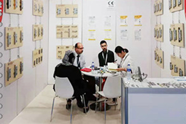 Interaksi pameran sebelumnya dengan pelanggan